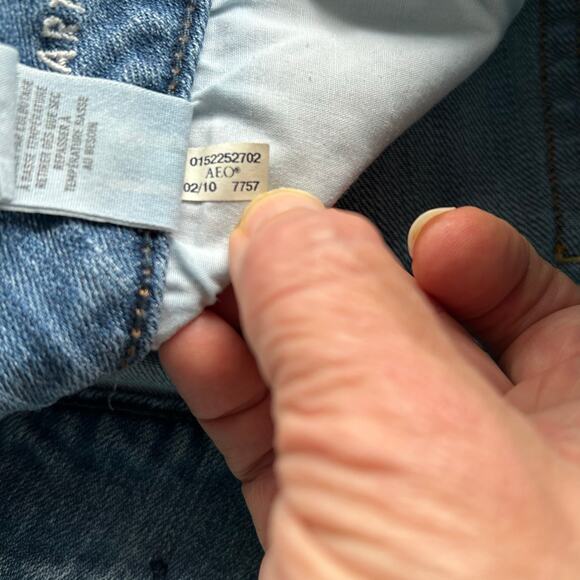 American Eagle Cropped Women's Jeans Light Blue Embroidered Pockets Sz 8 - Picture 9 of 14